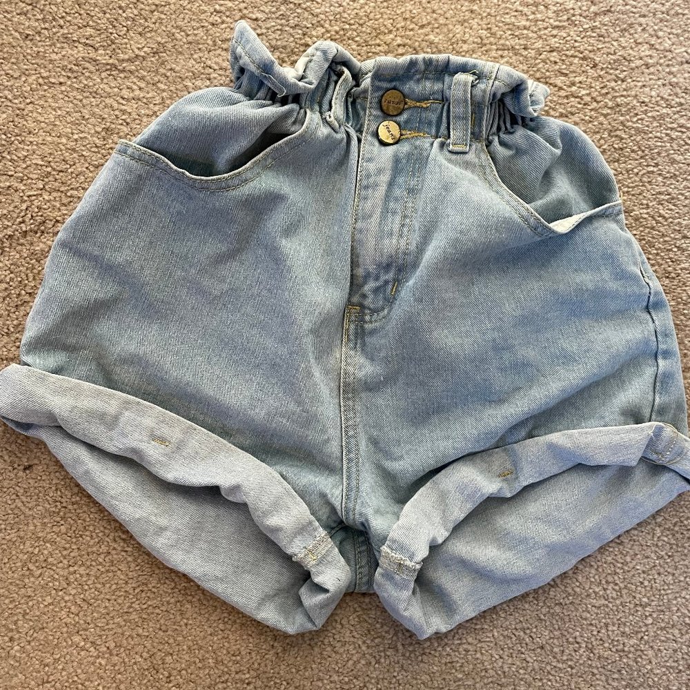 90s Style Light Denim HIgh-Waisted Shorts